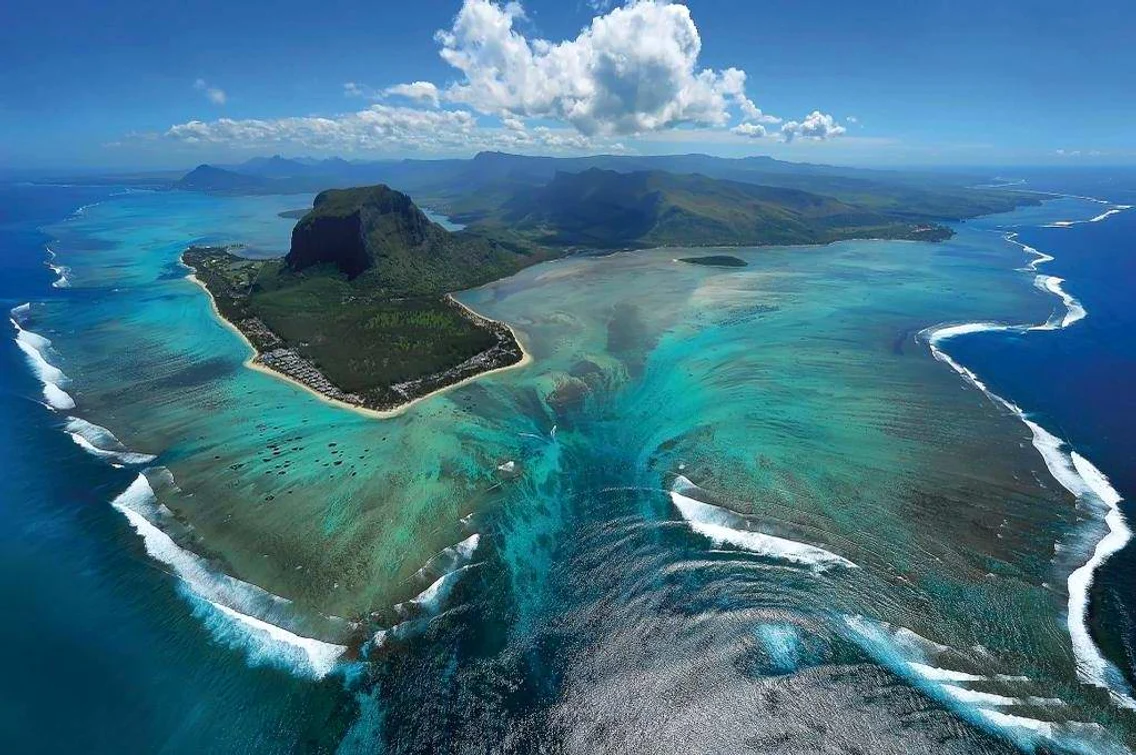 Cascada subacvatică din Mauritius jpeg