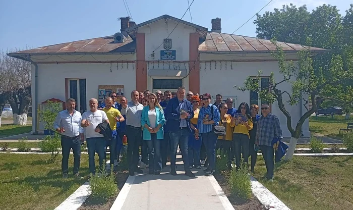 Liderii PNL Olt concentrați la Iancu Jianu, unde în 2024 au pierdut zdrobitor alegerile FOTO: FB/PNL
