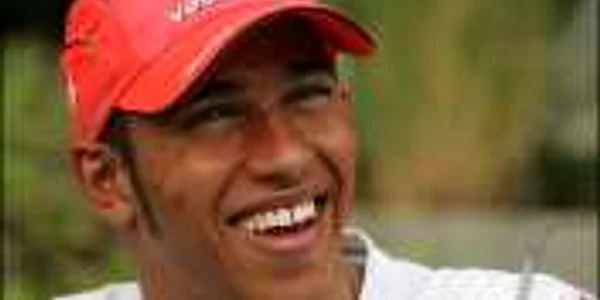 Milano: Lewis Hamilton în vizită la Homeless World Cup