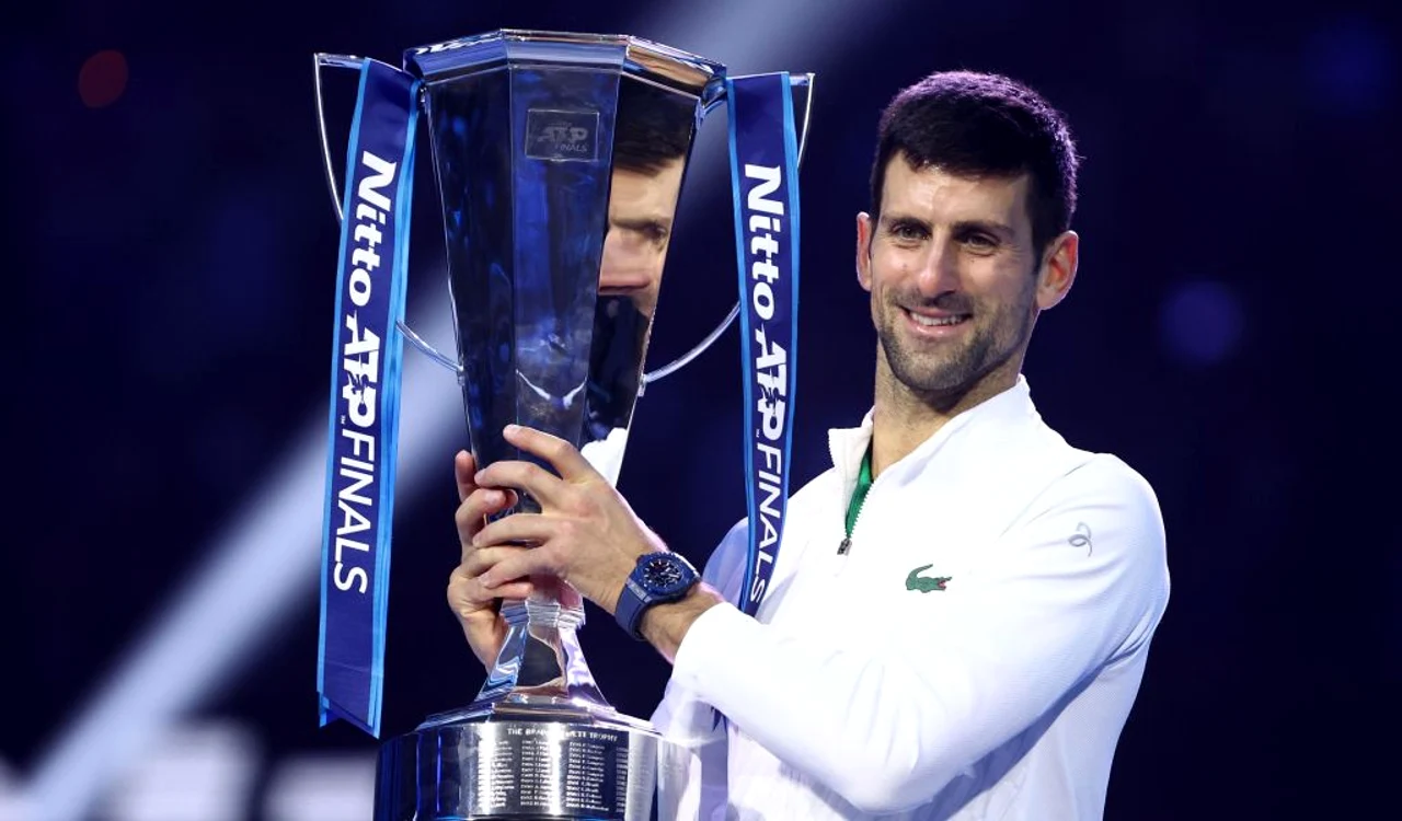 Novak, cu trofeul ATP Finals în mână