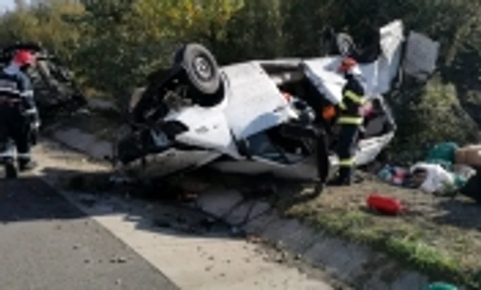 Microbuzul a fost distrus în accident. Foto: ISU Alba