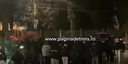 Sute de suporteri PAOK, escortați de jandarmi la spitalul unde sunt internați răniții. Fanii renunță la deplasarea la Lyon FOTO captură video Facebook