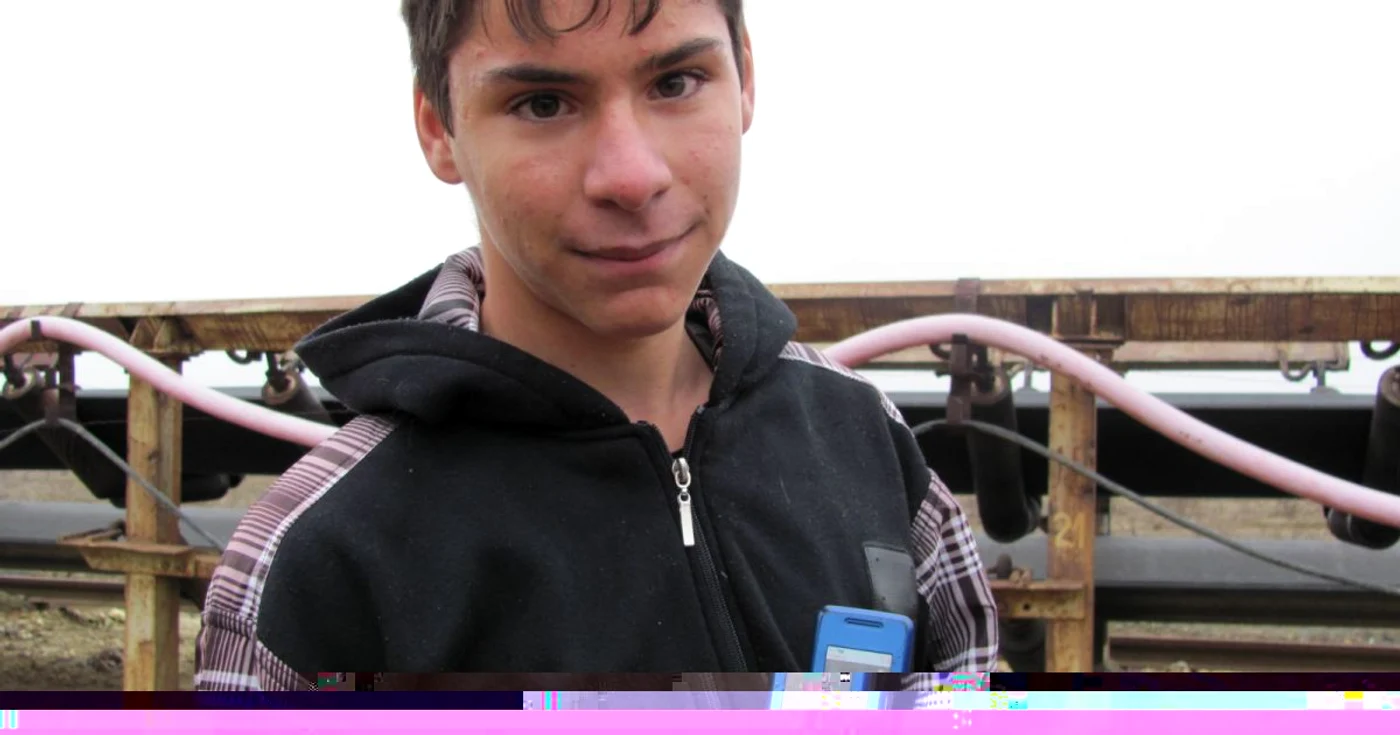 Adolescentul are poze pe telefon cu actorul american