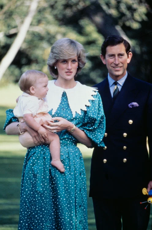 Prințesa Diana și Regele Charles al III-lea, alături de micuțul William în 1983 (Foto: GettyImages)