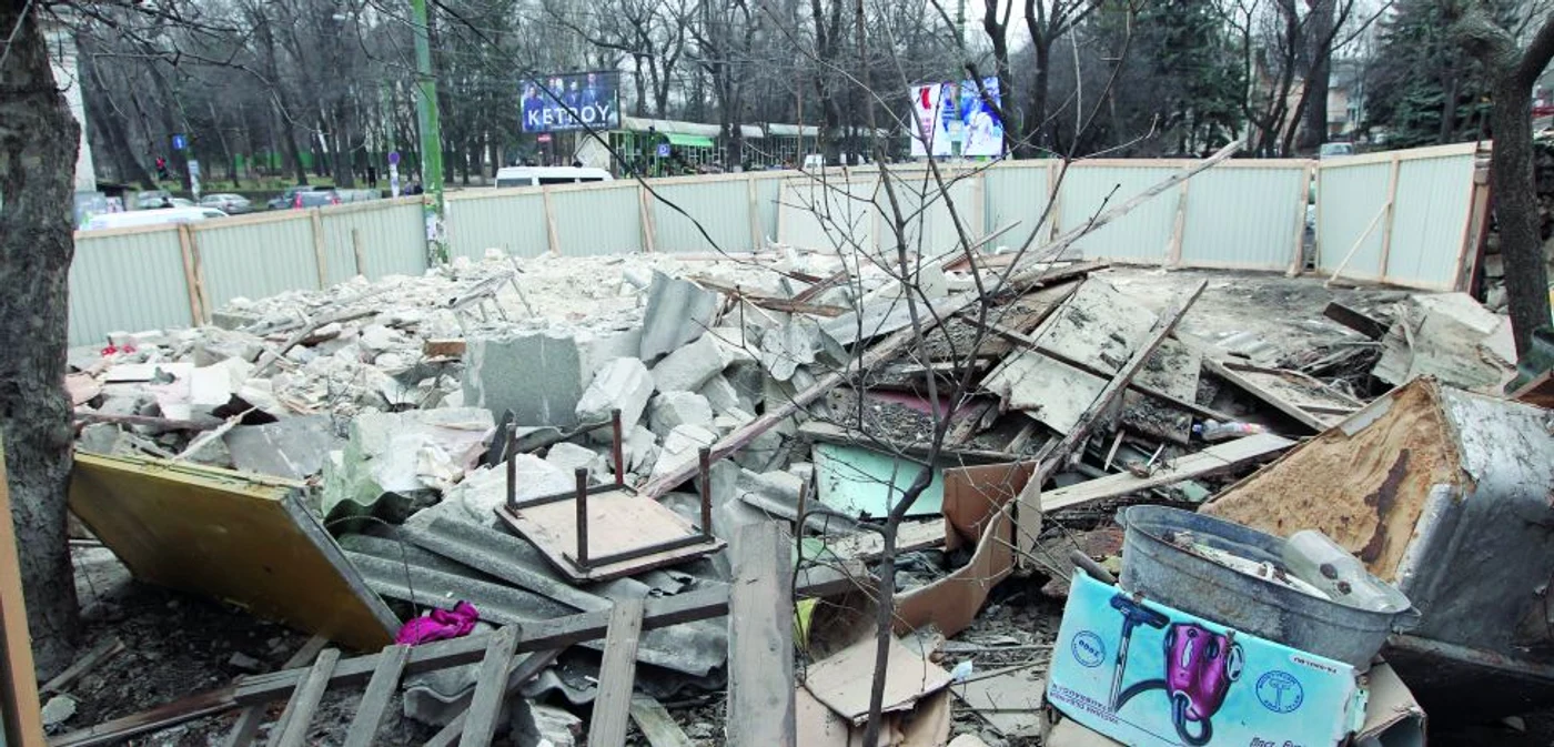 Clădirea-monument de la intersecţia străzilor Columna şi Bănulescu Bodoni a fost demolată de Crăciun