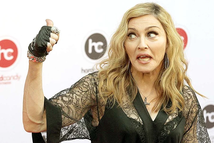 
    Cântăreaţa a prezentat  o adeverinţă medicală (Foto: photoland/ wenn)  