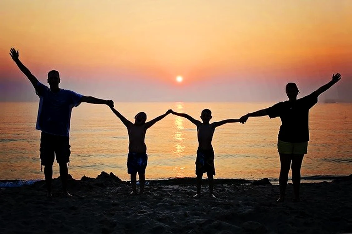 
    Horoscop 6 octombrie 2020: Racii își dau seama că cel mai bine se simt alături de cei dragifoto: pixabay.com  