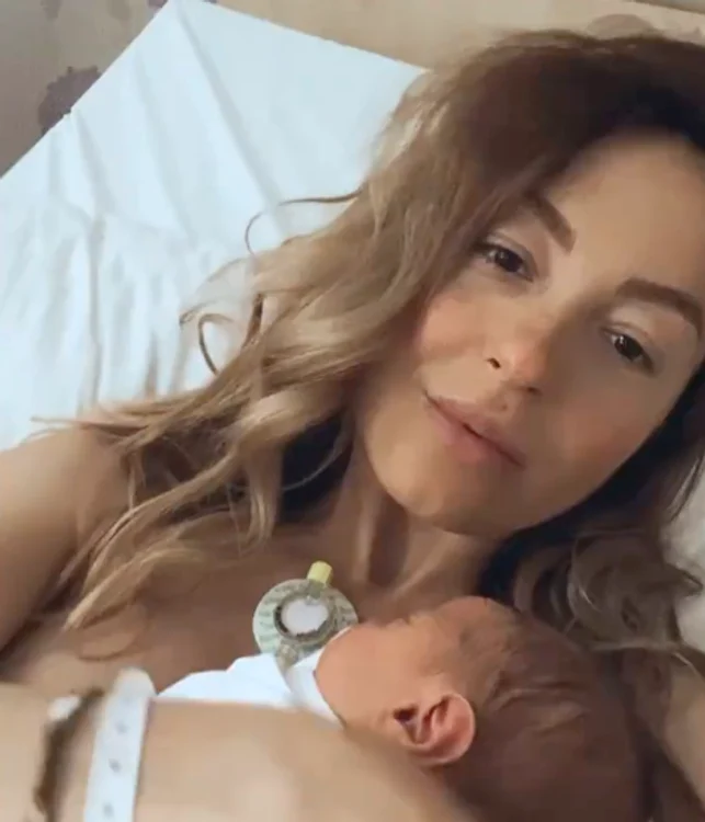 Flavia Mihăşan a născut