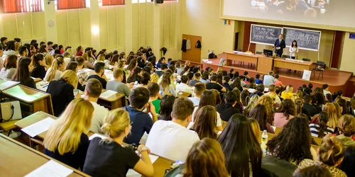 Scoala de Bani in universitati poza 1 jpg