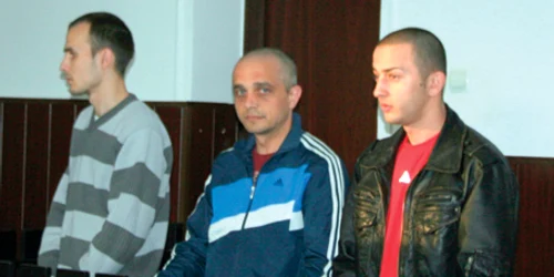 Marian Jenariu (stânga), Florin Buzăianu şi Sergiu Melniceanu sunt judecaţi în stare de libertate 