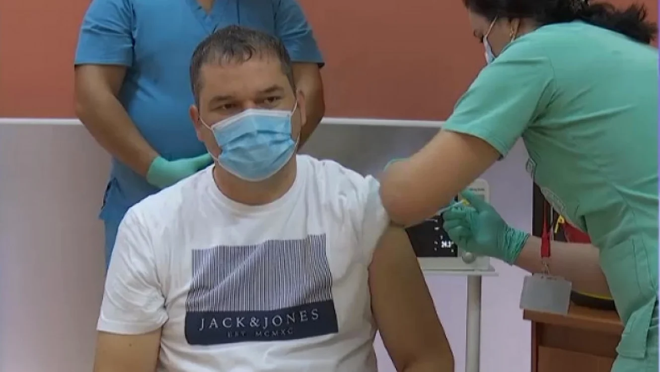Ministrul interimar al Sănătăţii s-a imunizat anti-COVID cu a treia doză. Foto Captură ecran Digi24