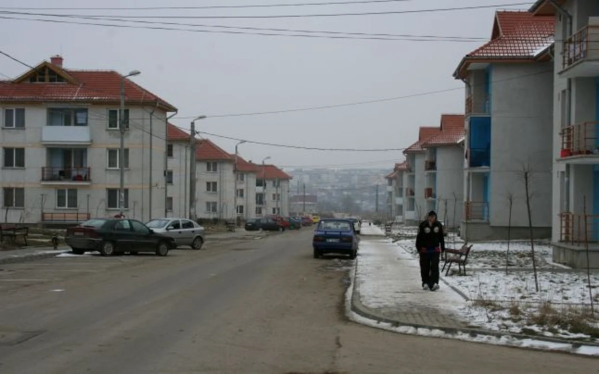 Vânzătorii de locuinţe au mai lăsat din preţ