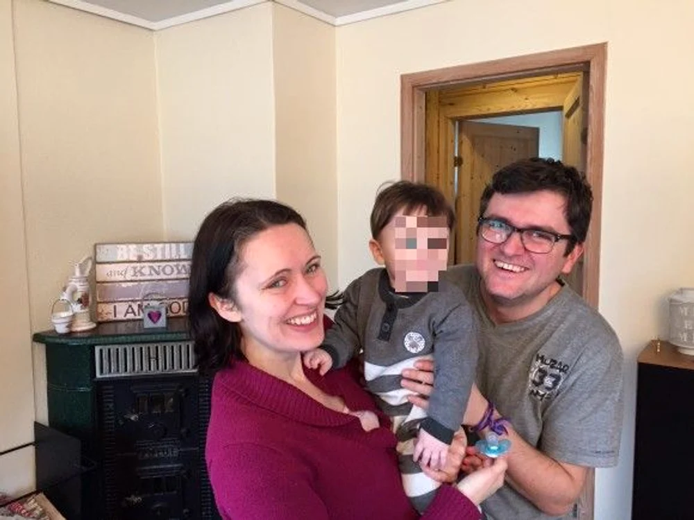 
    Ruth şi Marius Bodnariu sunt fericiţi că şi-au recuperat copilul cel mai micFoto: arhiva personală  