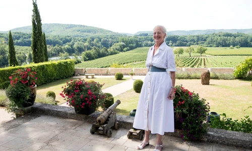 Regina Margrethe a II a la Chateau de Cayx Casa Regala jpg