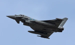 Avion militar britanic Eurofighter Typhoon foto Shutterstock