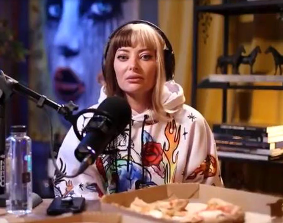 
    Delia a fost invitată  de Andra la  interviurile  de duminică  de pe podcastul  “Acasă la Măruţă”  