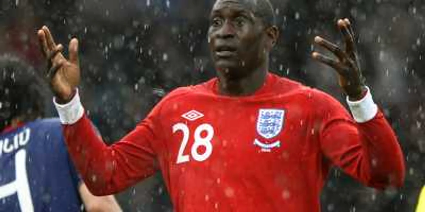 Emile Heskey, pe când evoluat pentru naţionala Angliei. FOTO AP
