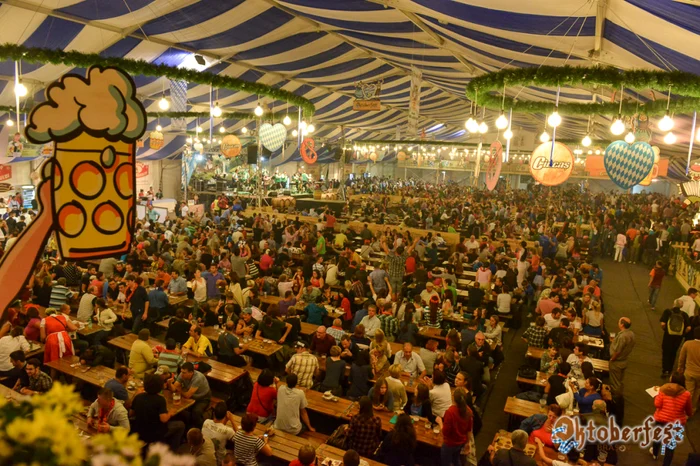 Corturile de la Oktoberfest Brașov sunt pline an de an de iubitori ai berii