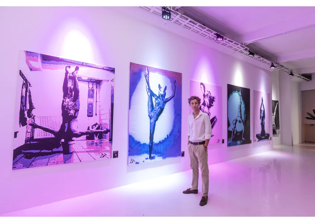 
    Toate tablourile din prima expoziție a lui David Podut s-au vândut în prima oră de la deschiderefoto: arhiva personală  