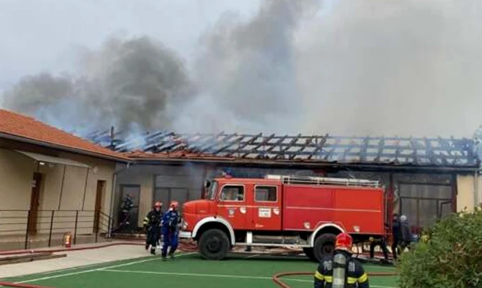 Incendiu la școală FOTO: captura Tion