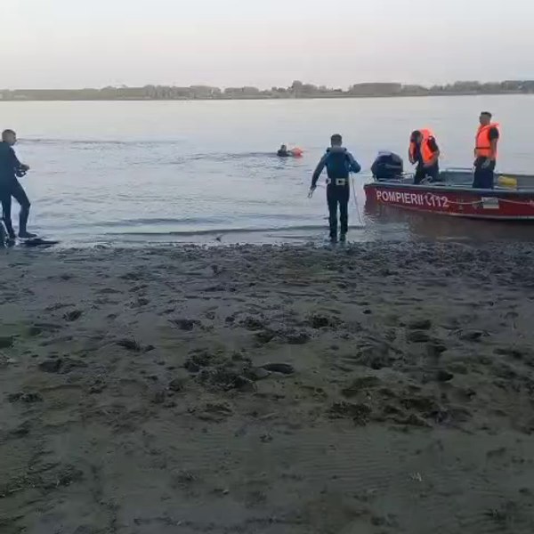 Un băiat de 16 ani s-a înecat în Dunăre. Trupul său a fost găsit la zece metri de mal 
