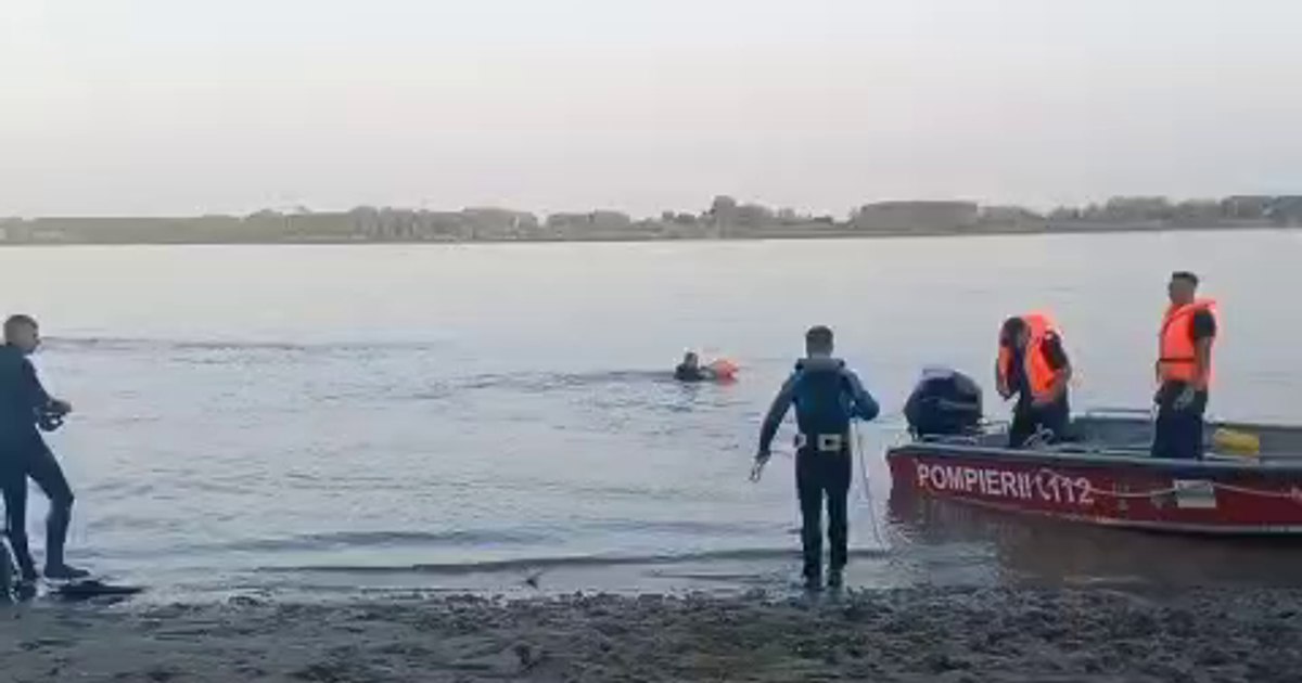 Un băiat de 16 ani s-a înecat în Dunăre. Trupul său a fost găsit la zece metri de mal