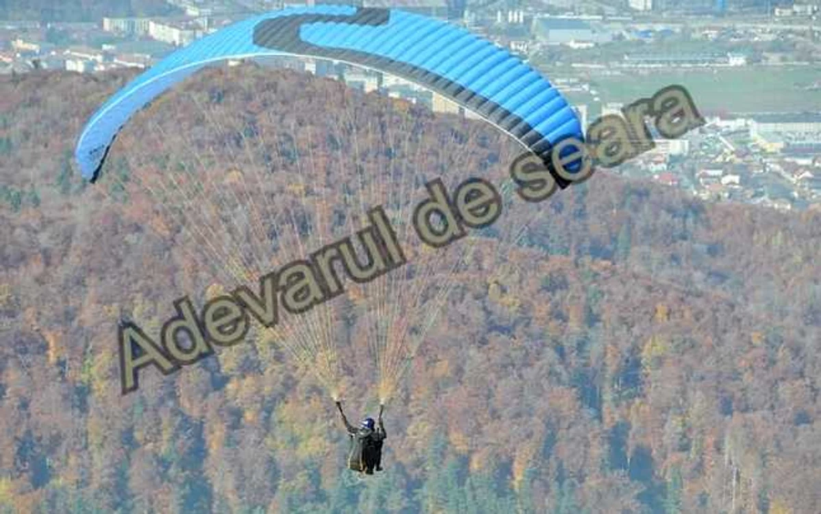 Intrarea în Braşov de la Bunloc, văzută din parapantă