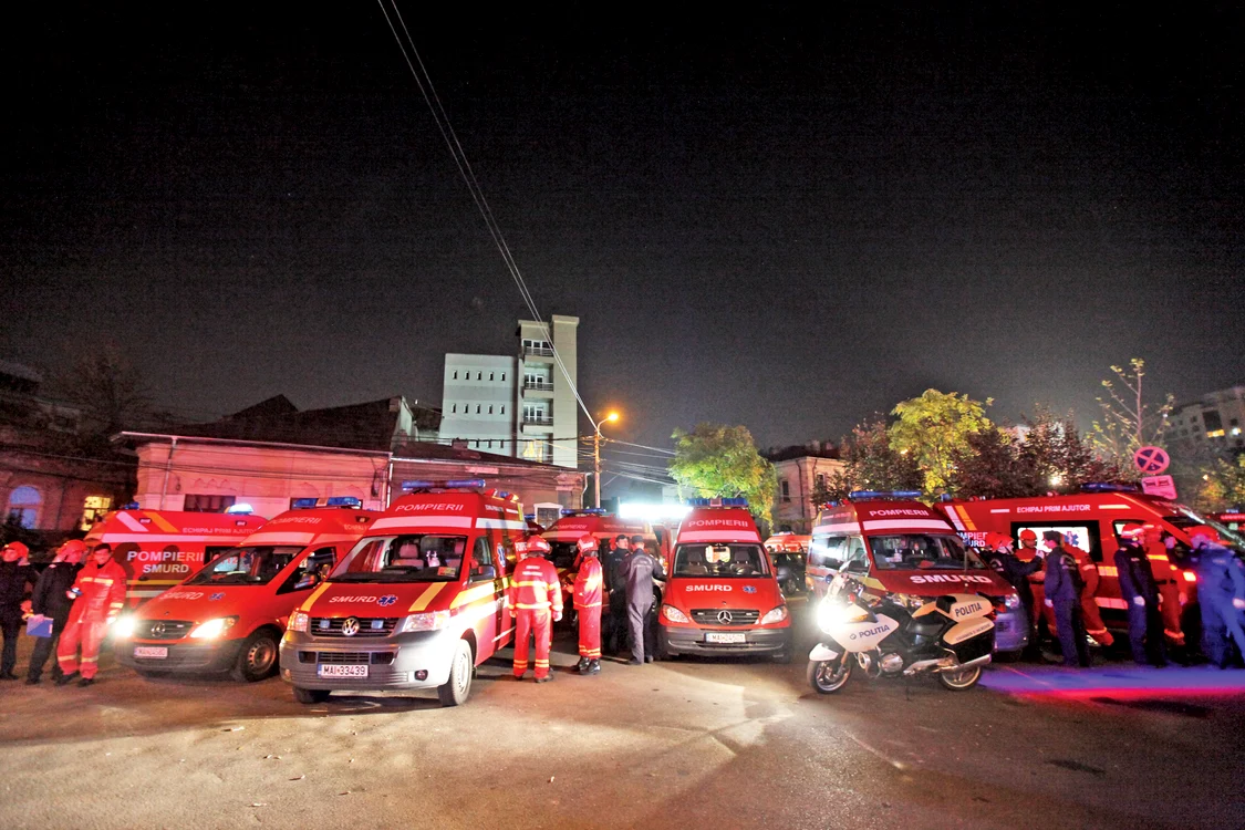 
    Peste 50 de echipaje ale SMURD şi de la Ambulanţa  Bucureşti au preluat răniţii  din club “Colectiv”  