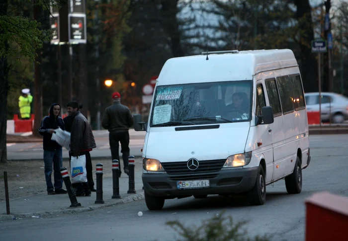 Transportatorii de persoane au fost verificați de polițiști FOTO Arhivă Adevărul