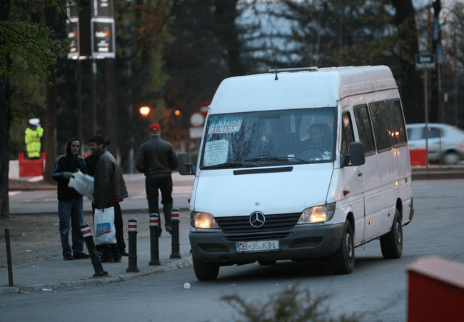 Șoferi de microbuz amendați pentru ilegalități, pe ruta Călărași-Oltenița 
