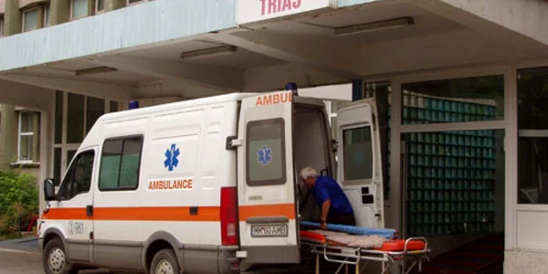 Bătrâna este internată la spitalul din Adjud şi este în afara oricărui pericol.