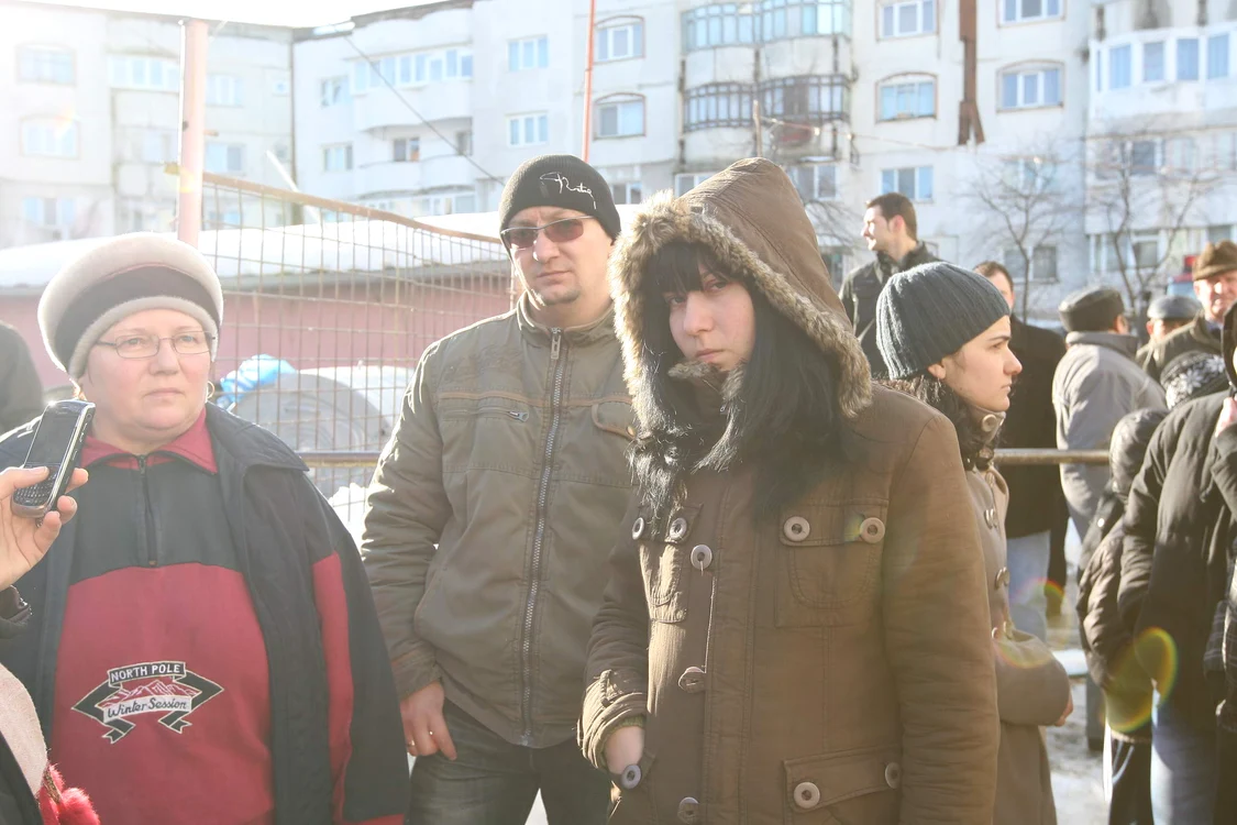 Elena Ciobanu și fiica ei, locatare în blocul afectat de explozie la Iasi
