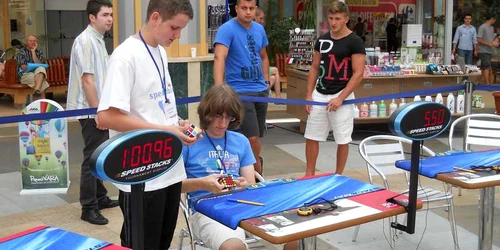 Concurs internaţional de speedcubing la Cluj-Napoca. A participat şi Cristian Leana