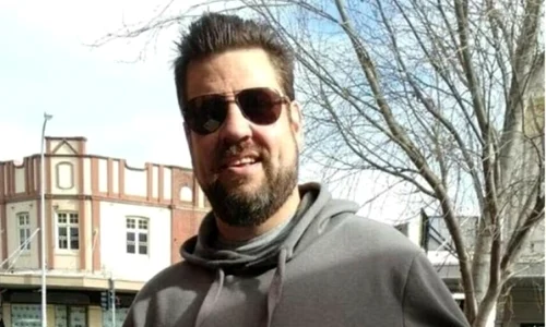 profesor hartuit Australia Facebook jpg
