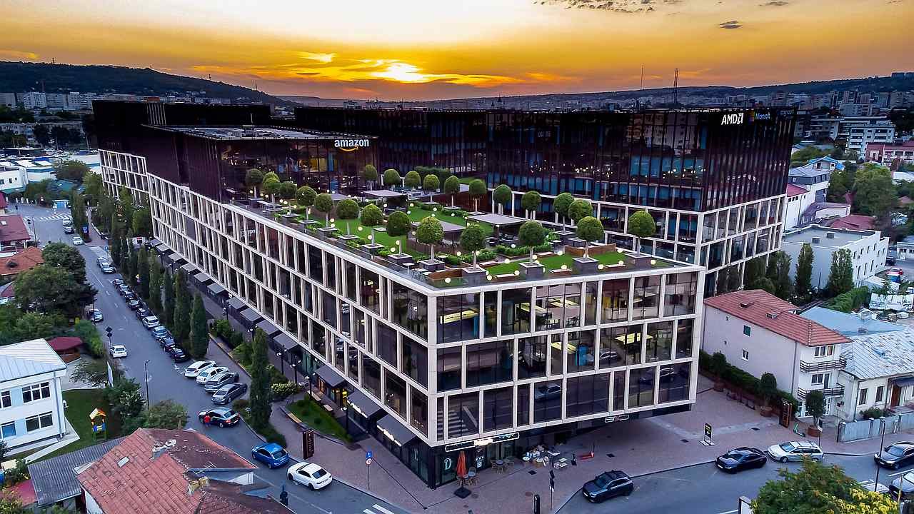 Proiectele polivalente ale firmei IULIUS devin un succes pentru locuitorii din jur. Proiectele polivalente ale firmei IULIUS devin un succes pentru locuitorii din jur.