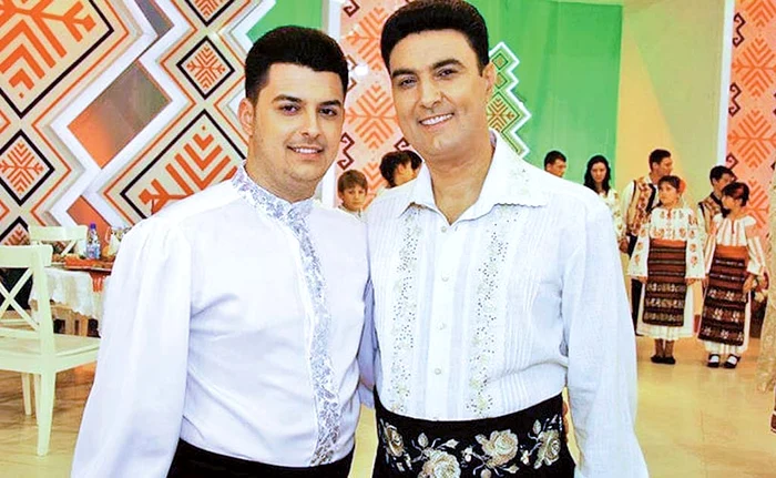 Răzvan îşi laudă mama: ”Ea a făcut totul ca să fiu fericit!”