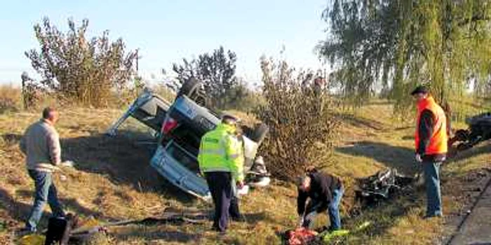 Autoturismele implicate în accident au fost serios avariate 