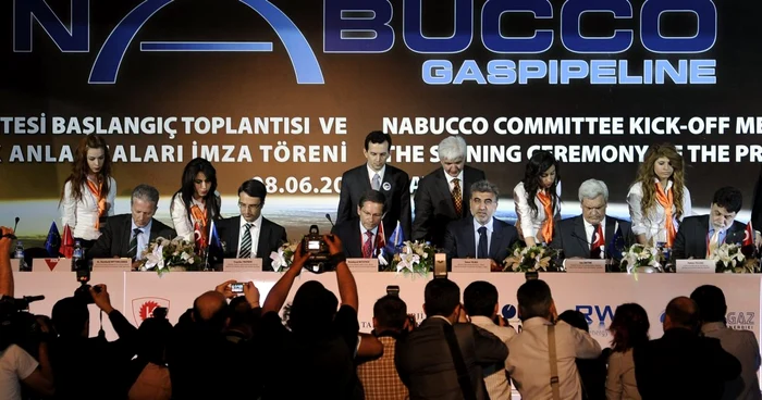 Nabucco Vest este expresia reducerii proiectului Nabucco la dimensiunile sale comerciale în actualele circumstanțe economice, pe fondul eroziunii progresive a capitalului său politic, explică expertul în probleme energetice Radu Dudău.