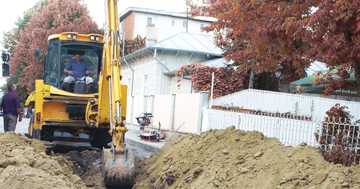 Muncitorii firmelor angajate la modernizarea Vasluiului refuză să mai lucreze din cauză că n-au fost plătiţi