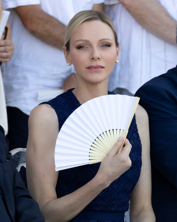 Charlene de Monaco FB png