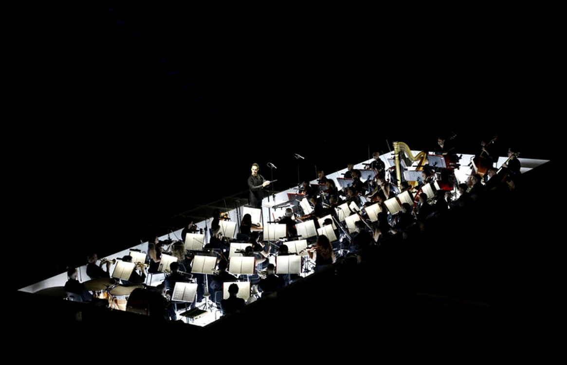 Otchestra del Teatro Comunale di Bologna. Dirijor Giacomo Sagripanti