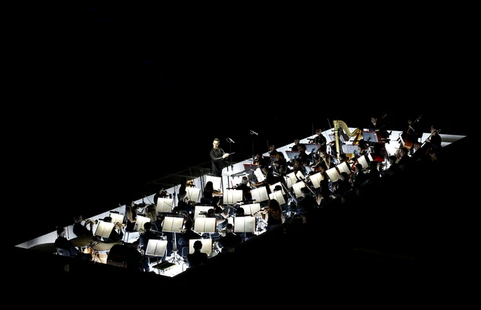 Otchestra del Teatro Comunale di Bologna. Dirijor Giacomo Sagripanti