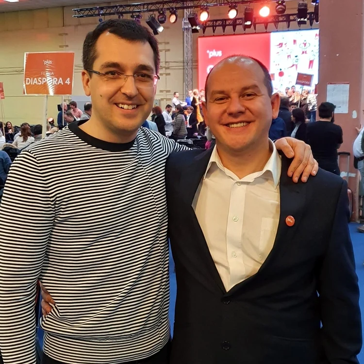 Horia Tomescu, viceprimar al USR-PLUS (dreapta), alături de persoana care l-a susţinut pentru această funcţie. adică Vlad Voiculescu. FOTO Facebook Horia Tomescu