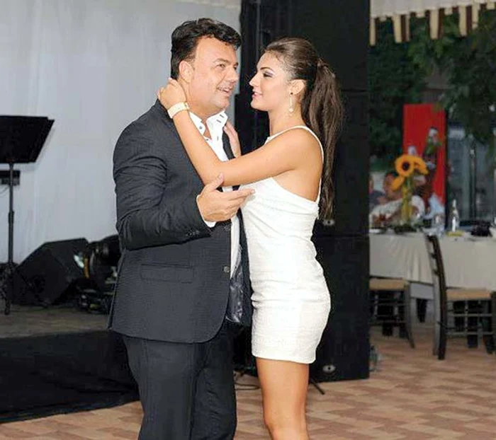 Diana este foarte  ataşată de tatăl ei,  cântăreţul Adrian  Enache