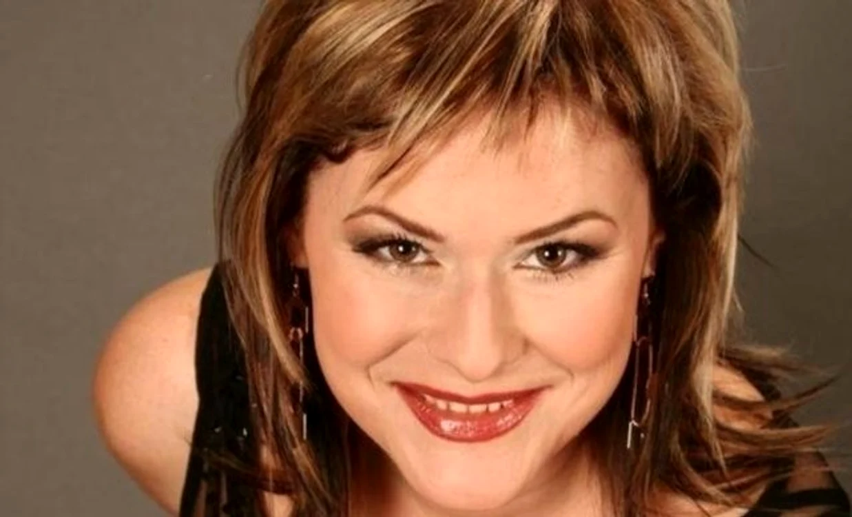 
    Mălina Olinescu, fiica solistei Doina Spătaru, s-a sinucis pe 12 decembrie 2011, aruncându-se de la etajul 6 al blocului în care locuiaFOTO: adevarul.ro  