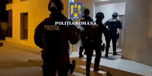 Percheziții la un bărbat acuzat de încălcarea ordinului de protecție mp4 thumbnail png