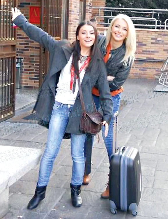 Betty, alături de Mădălina, una dintre fetele din trupa Balkan Girls