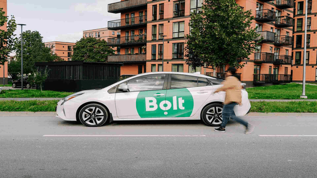 „Să bați un om cu handicap… sper să facă multă multă pușcărie acești nenorociți”. Cazul șoferului de Bolt care arată cât de bolnavă e România