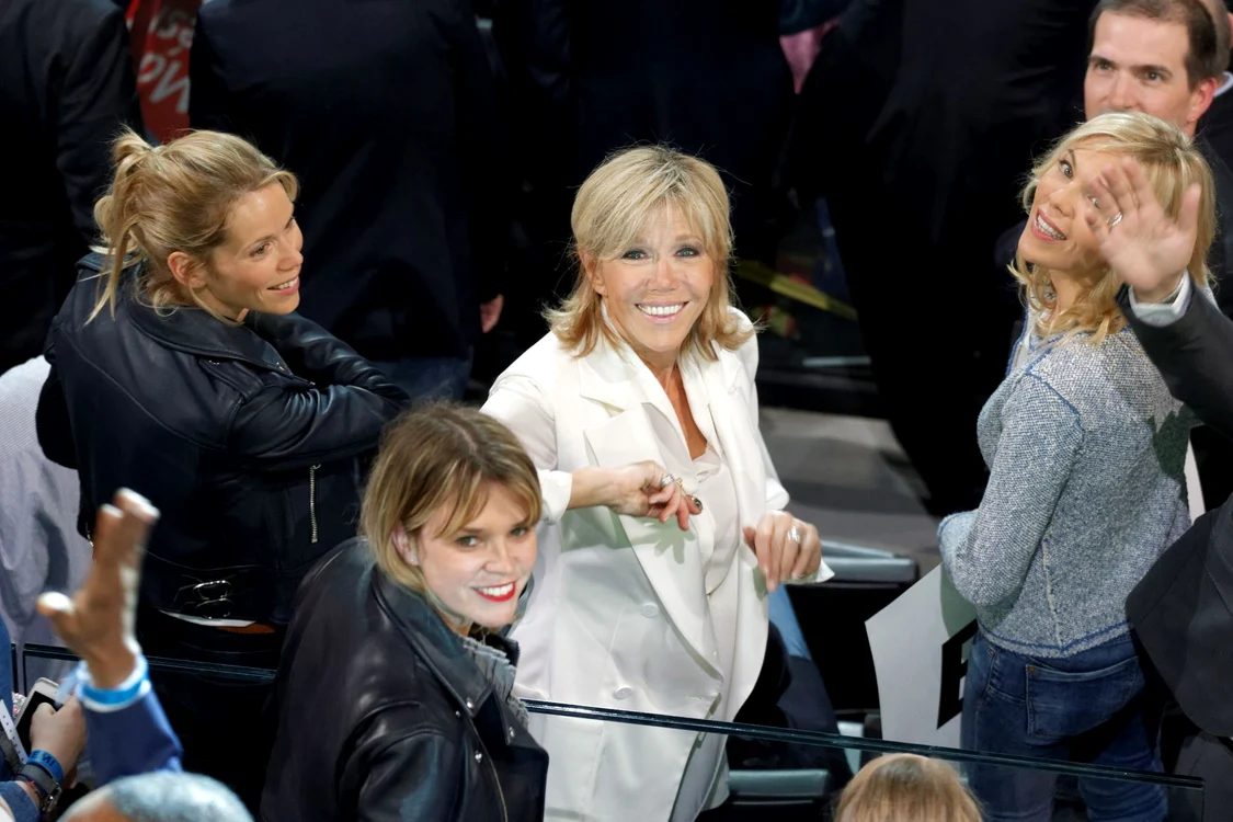 Brigitte Macron fiice Tiphaine și Laurence GettyImages 669611648 jpg
