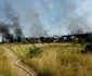 Fumul toxic şi incendiul de la uriaşul depozit de deşeuri continuă să le facă probleme localnicilor de la Salonta. FOTO